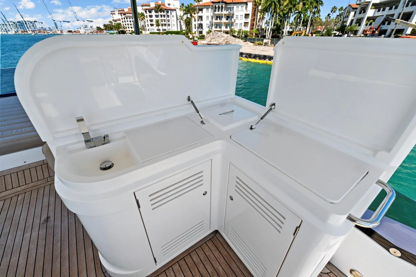 The yacht features a sleek wet bar with ample counter space and storage, perfect for entertaining guests. aboard SMITTEN Yacht for Sale