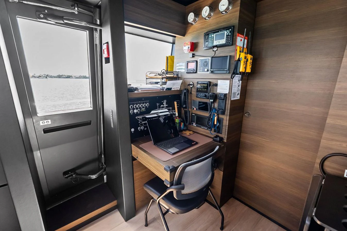 a room with computers and chairs aboard LUMPASAURUS Yacht for Sale