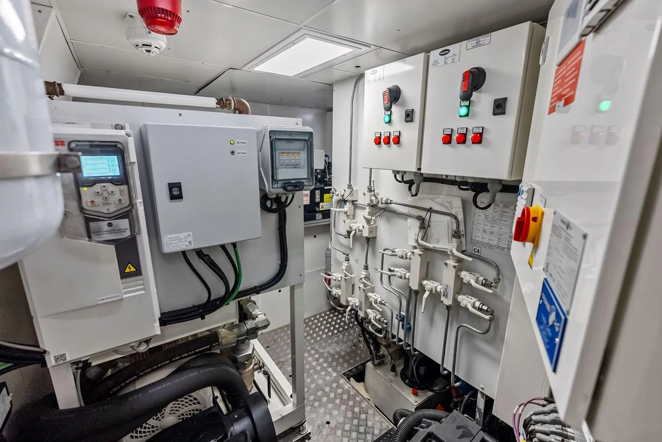 a room with machines aboard LUMPASAURUS Yacht for Sale