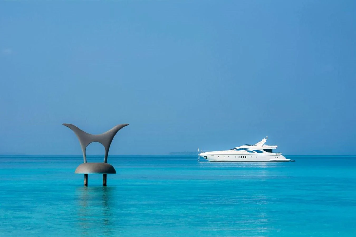 a bird flying over a boat aboard AZIMUT 98 LEONARDO Yacht for Sale