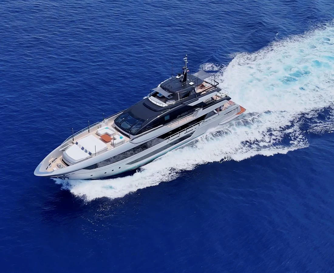 A sleek and modern yacht cruises swiftly through the deep blue sea. aboard ´LANTE Yacht for Sale
