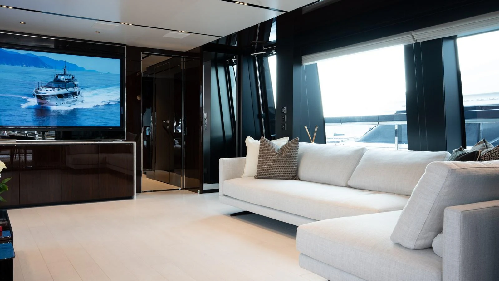 The salon features a spacious and modern seating area with a large flat-screen TV. aboard ´LANTE Yacht for Sale