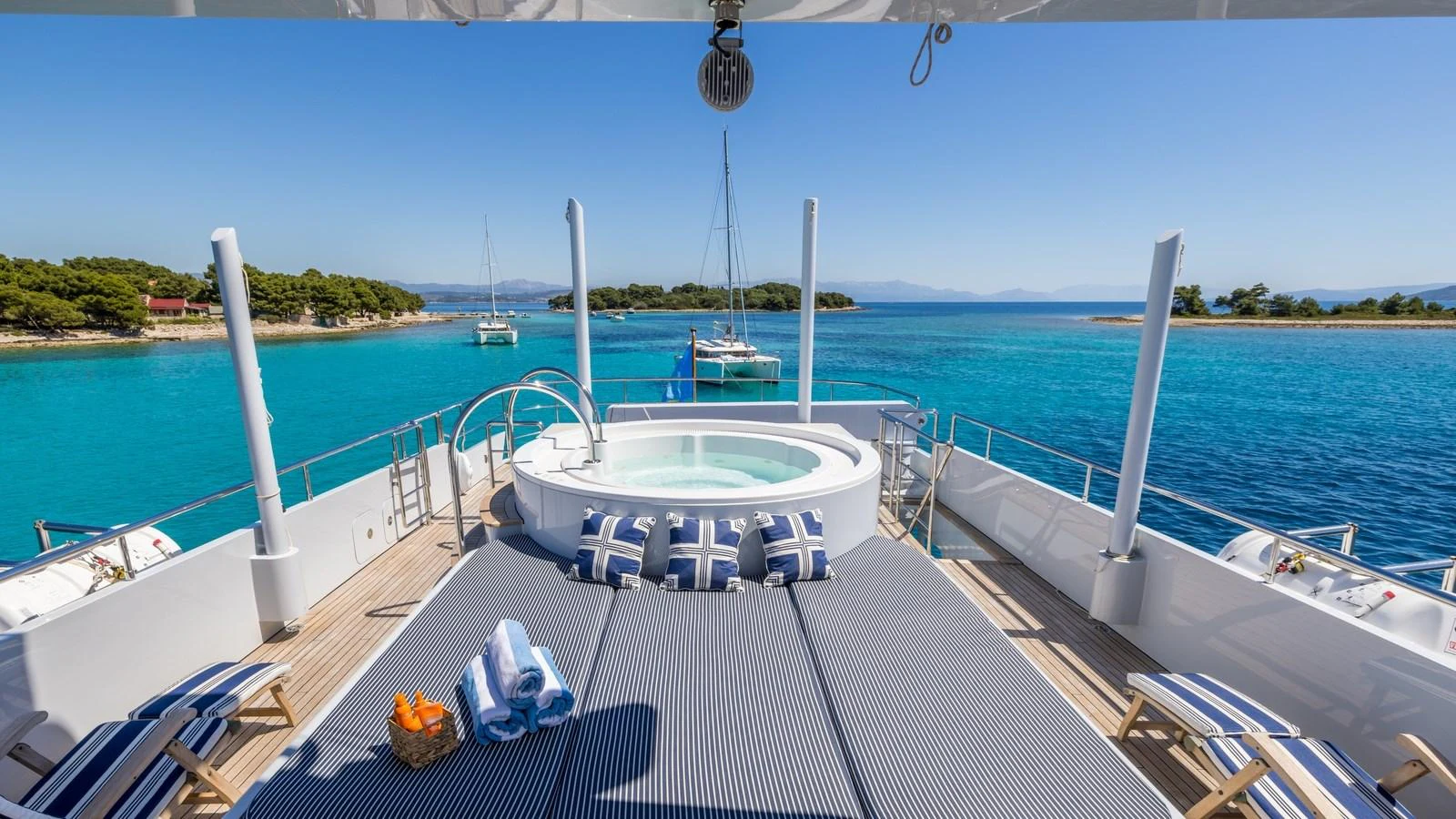 The sundeck features a luxurious hot tub with stunning views of the surrounding waters. aboard LA STELLA DEI MARI Yacht for Sale