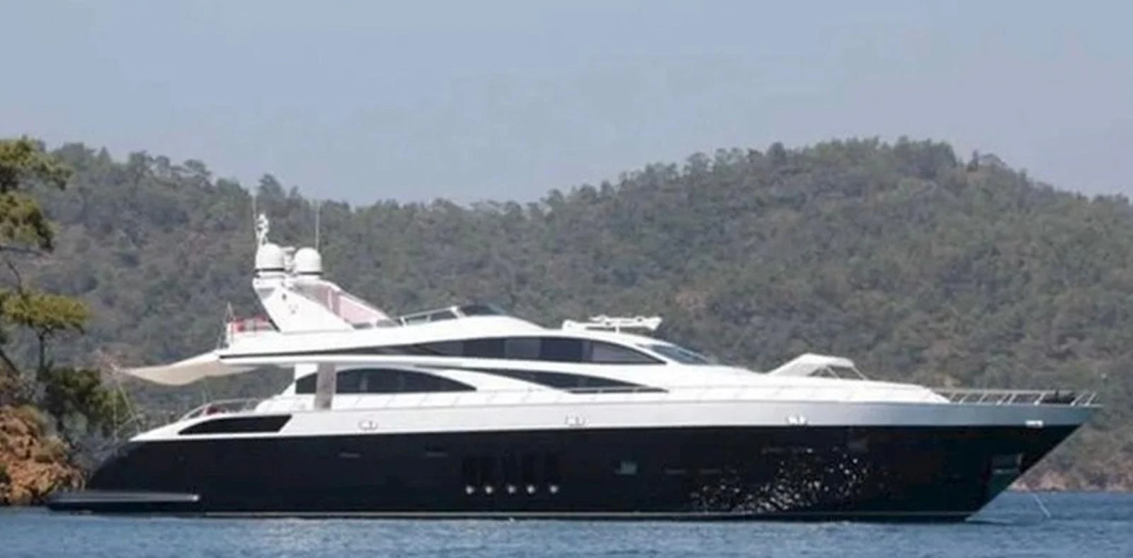LEOPARD 105 FT Yacht for Sale