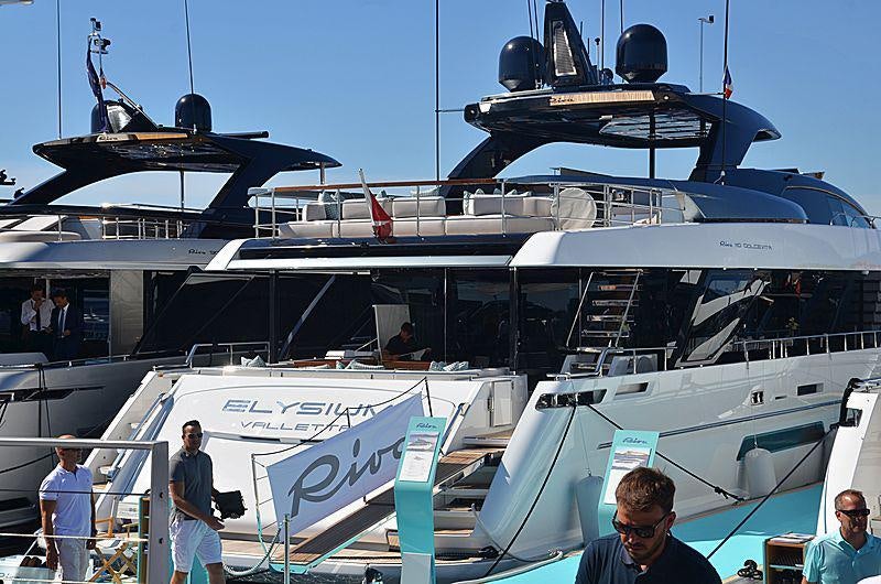 a boat with people in it aboard ELYSIUM I Yacht for Charter