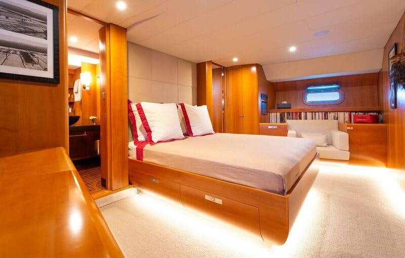 a hotel room with a bed aboard SILVERTIP Yacht for Charter