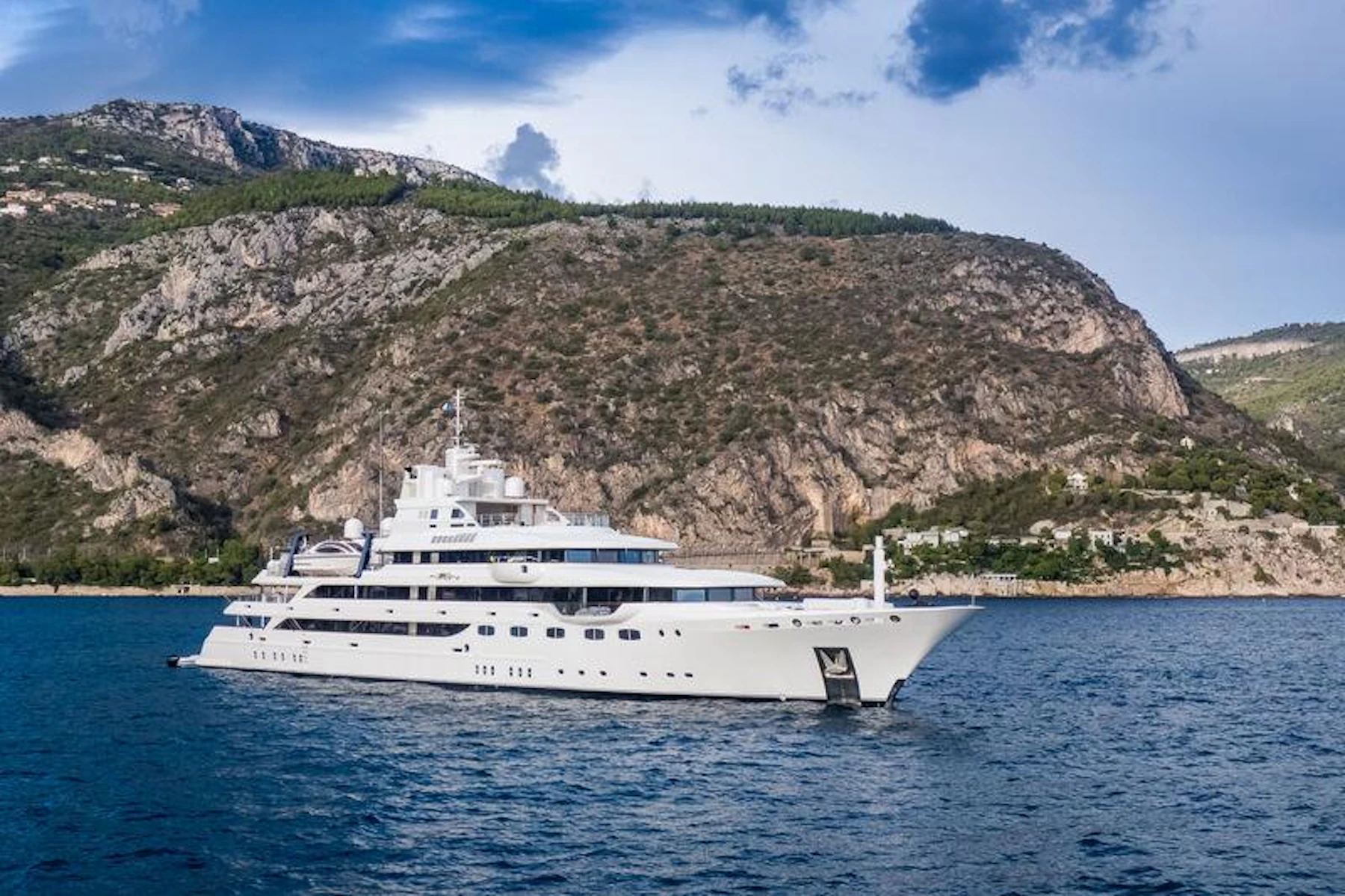 EMIR yacht charter 2