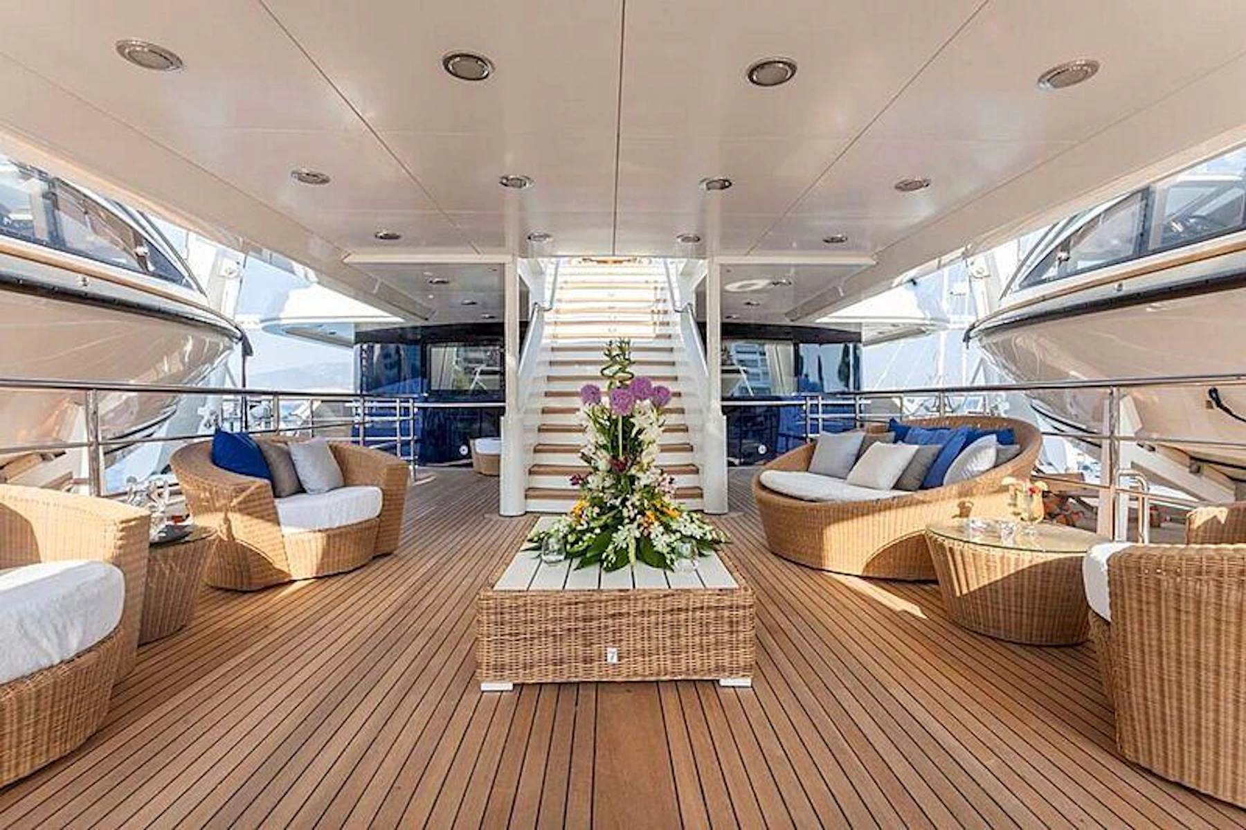EMIR yacht charter 4