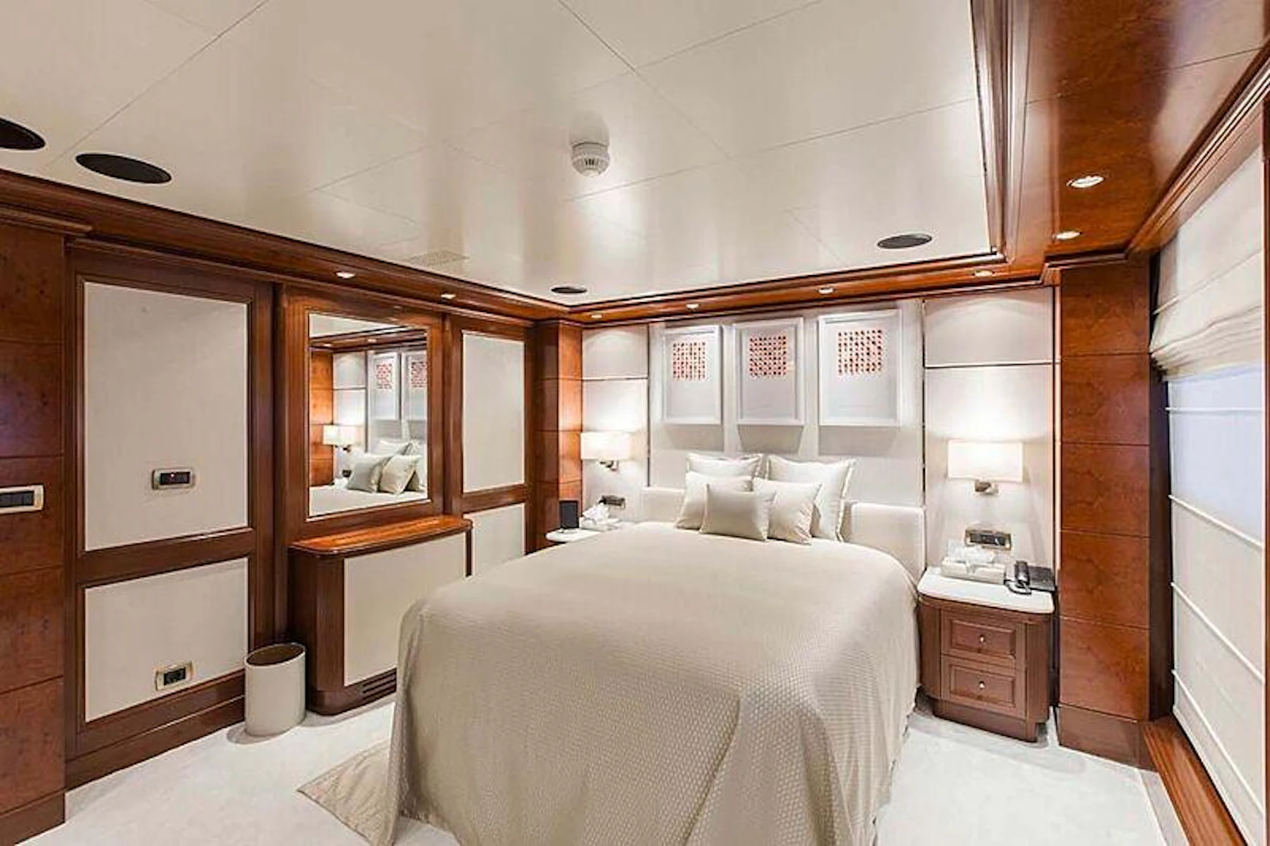 EMIR yacht charter 5