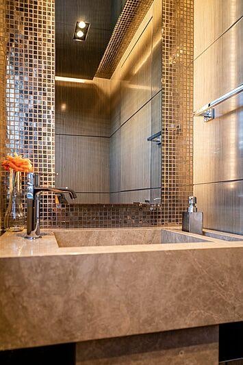 a bathroom with a large bathtub aboard THE PEDDLER Yacht for Sale