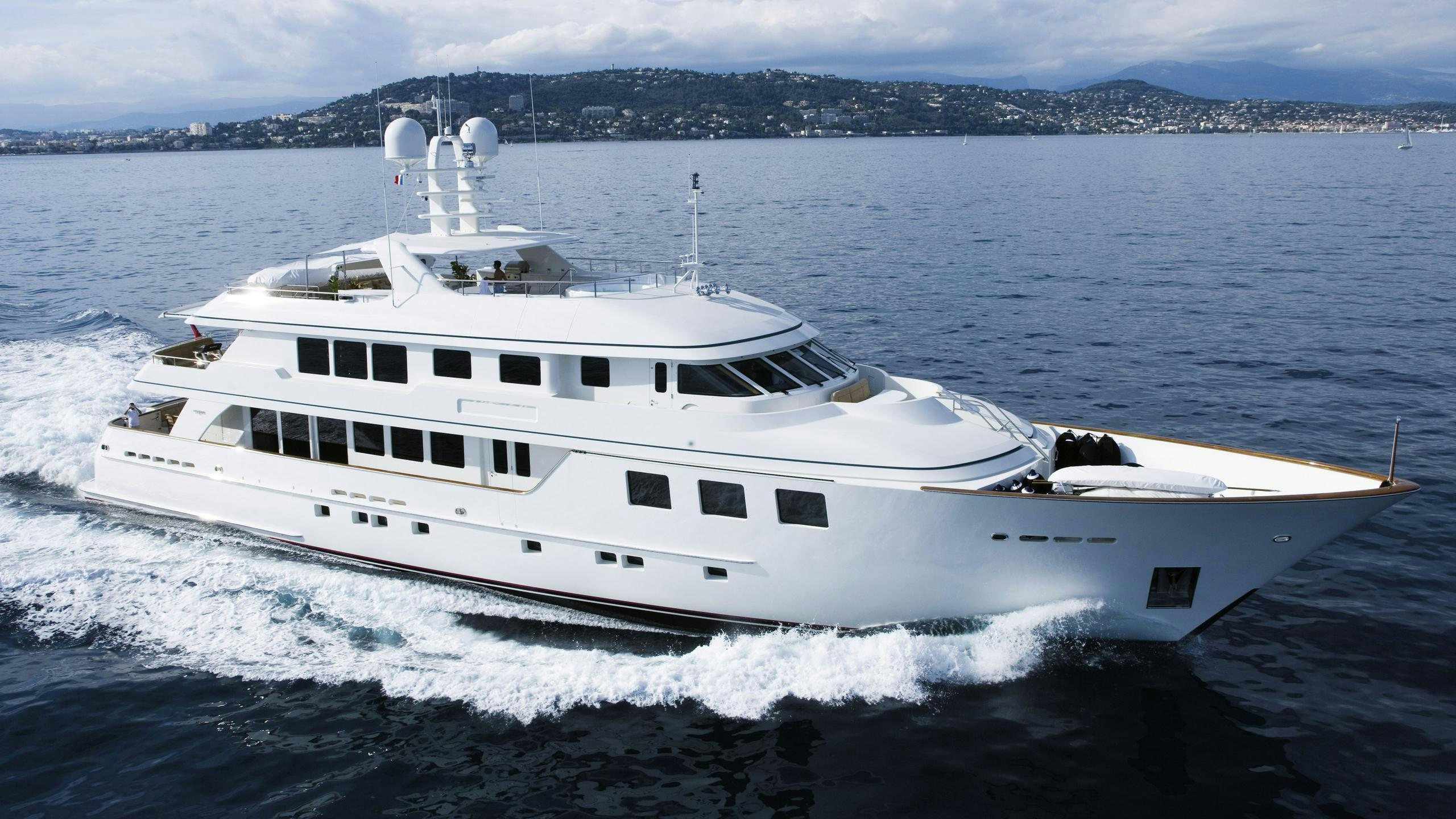 Watch Video for CROSSED SABRE Yacht for Charter