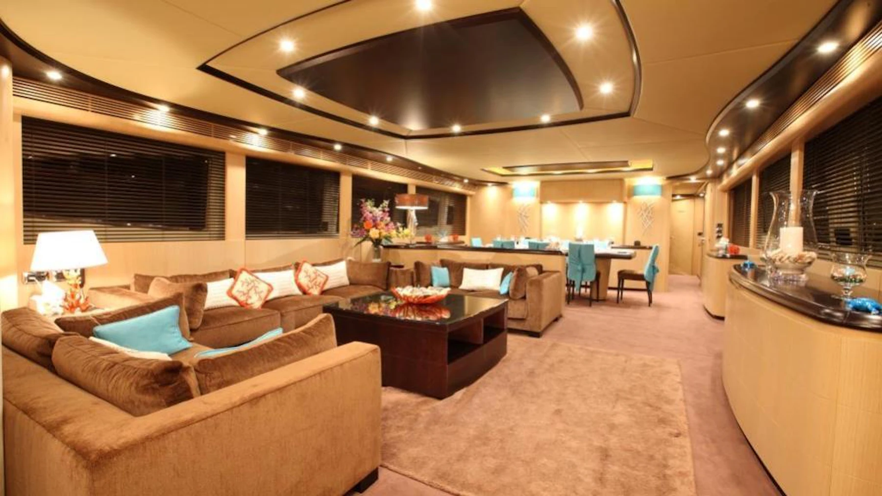 DOLCE VITA IV yacht charter 2
