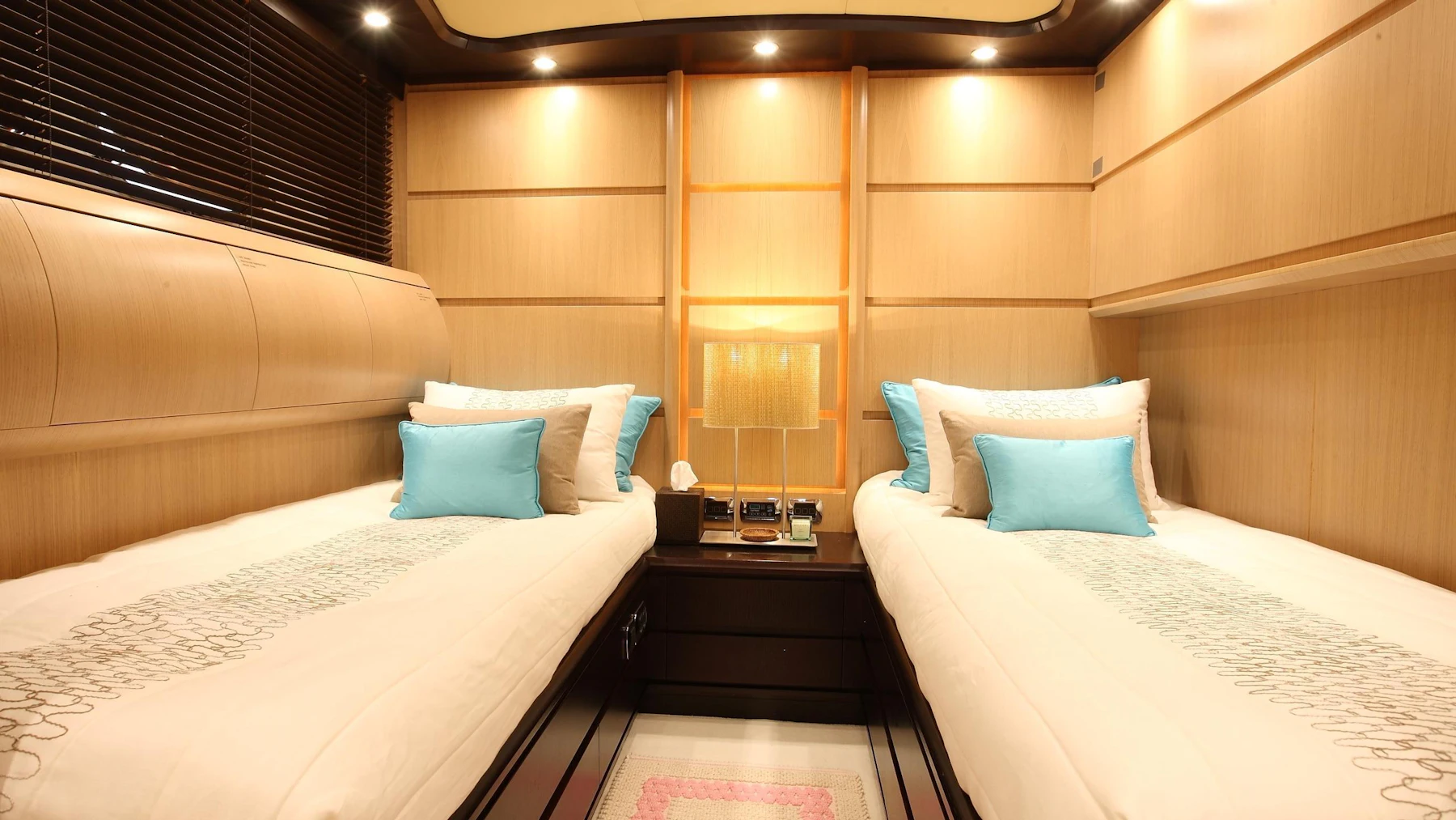 DOLCE VITA IV yacht charter 5
