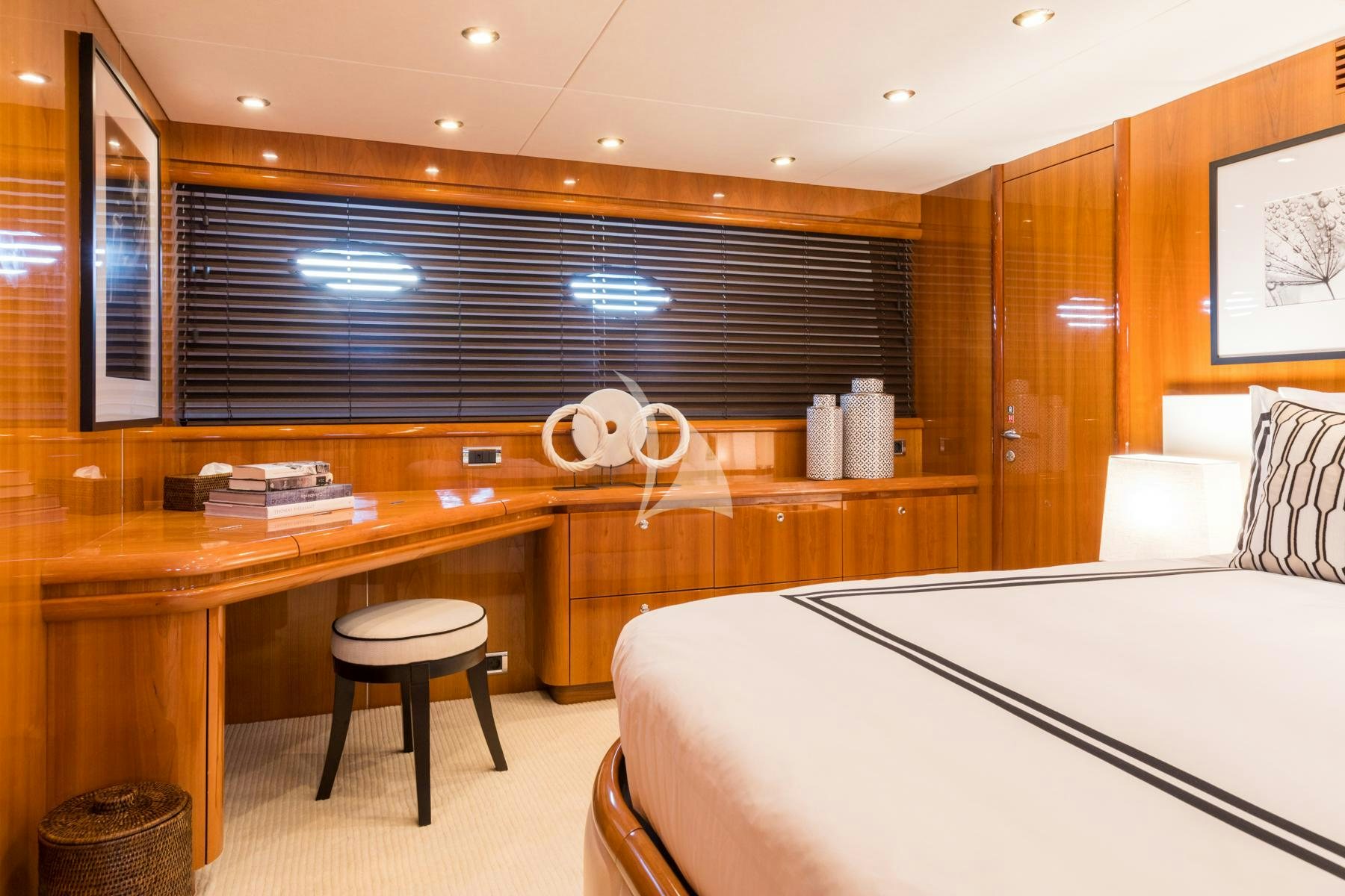 a bed and a desk in a room aboard WINNING STREAK 2 Yacht for Charter