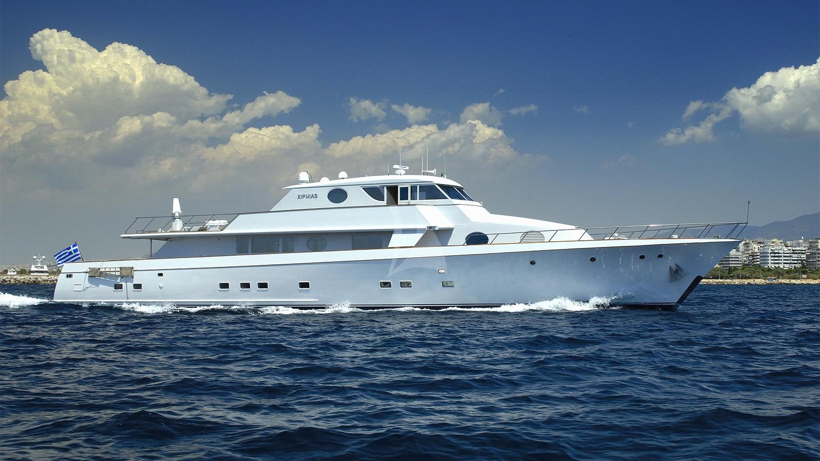 Yacht Shore Fin 42cm カーボンフィン XIPHIAS Yacht for Charter | 108' 11