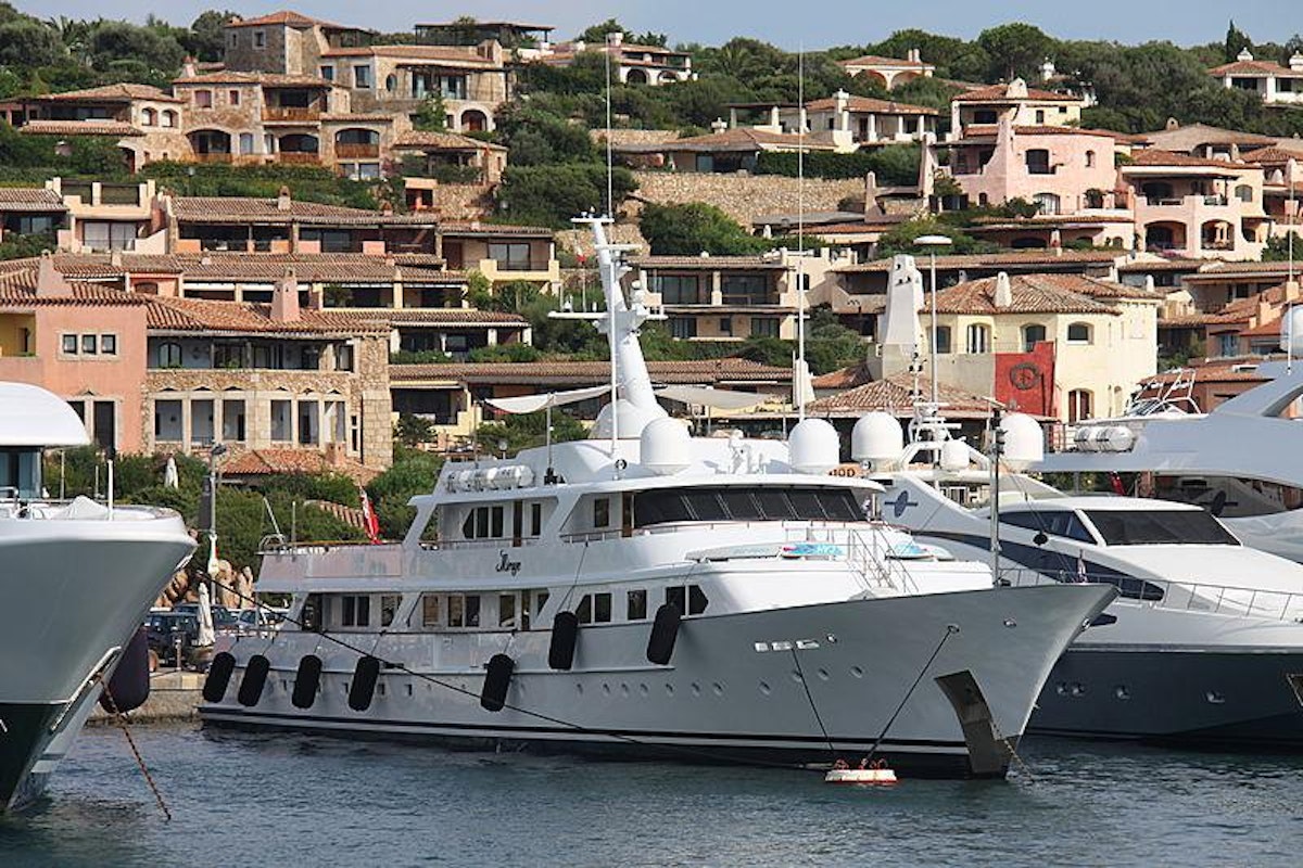 Luxury Crewed Motor Yacht MIRAGE - Feadship 53m - 7 Cabins - Cannes -  Monaco - Naples - Caribbean - Bahamas - Boatbookings