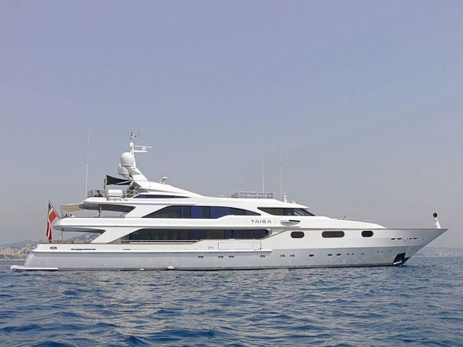 AKIRA ONE yacht charter 2