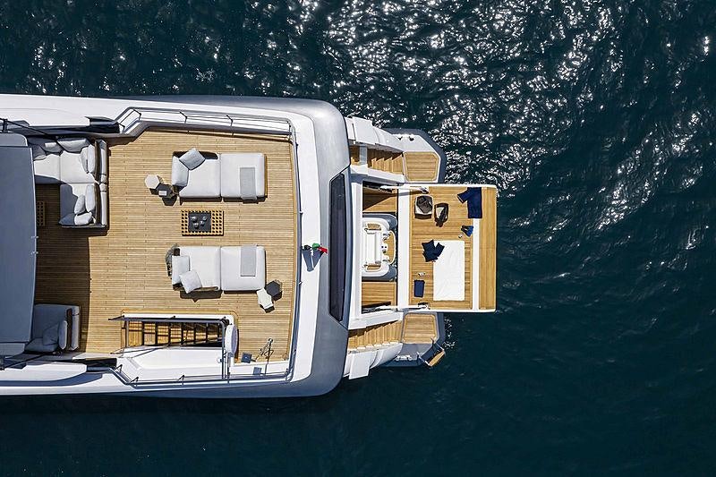 a house on the water aboard JAG'B Yacht for Charter