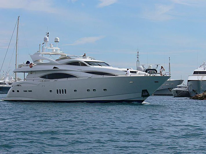 MI ALMA Yacht for Charter