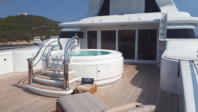 a white tub on a deck aboard CAPRI I Yacht for Charter