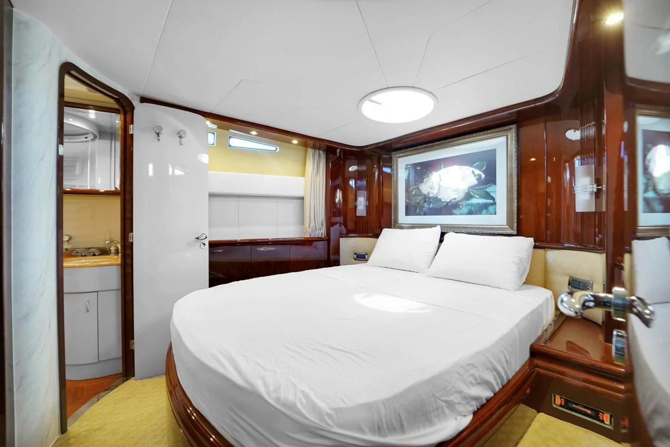 a hotel room with a bed aboard AZIMUT 80 2003 Yacht for Sale