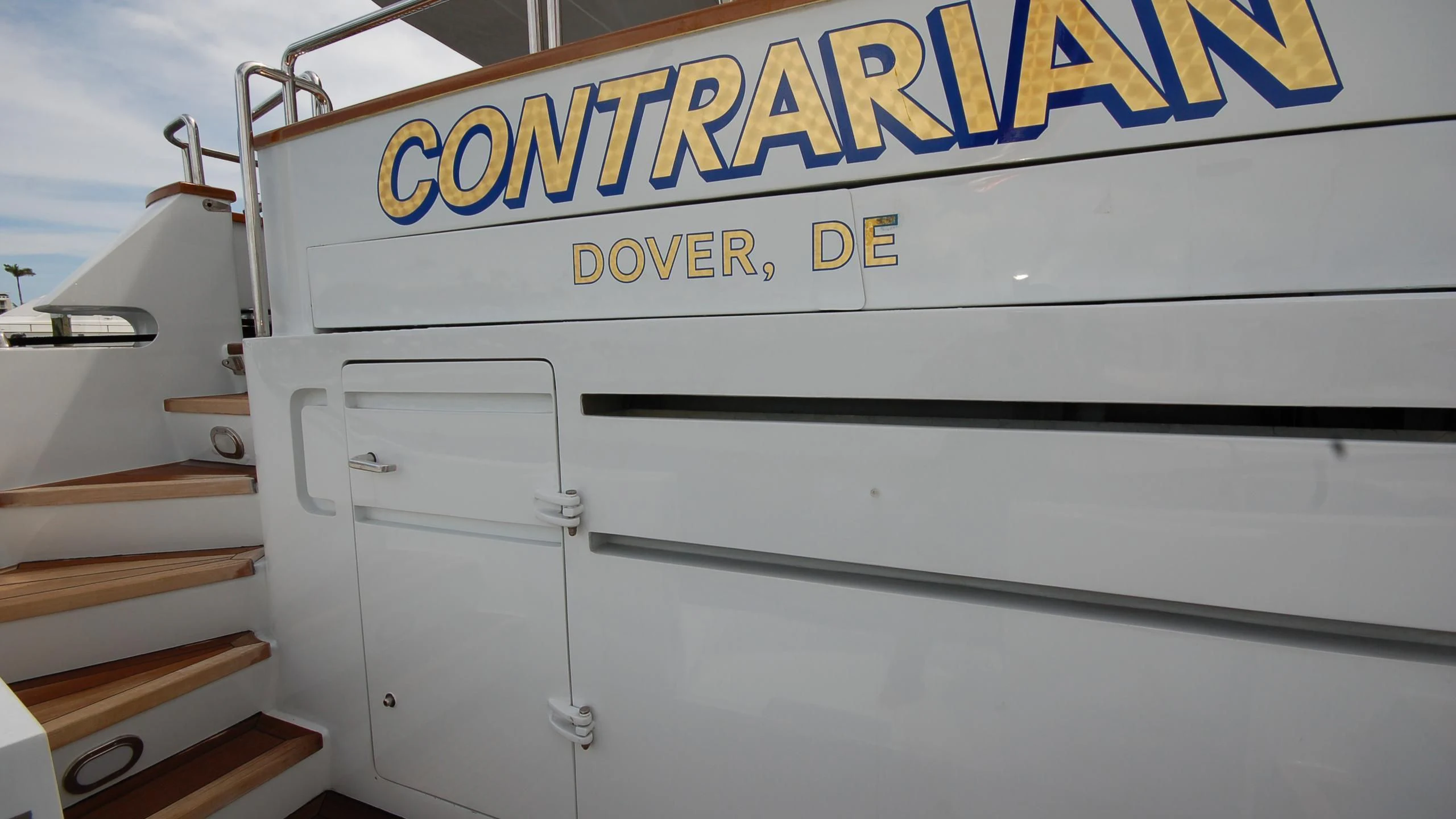 text aboard CONTRARIAN ROSE Yacht for Sale