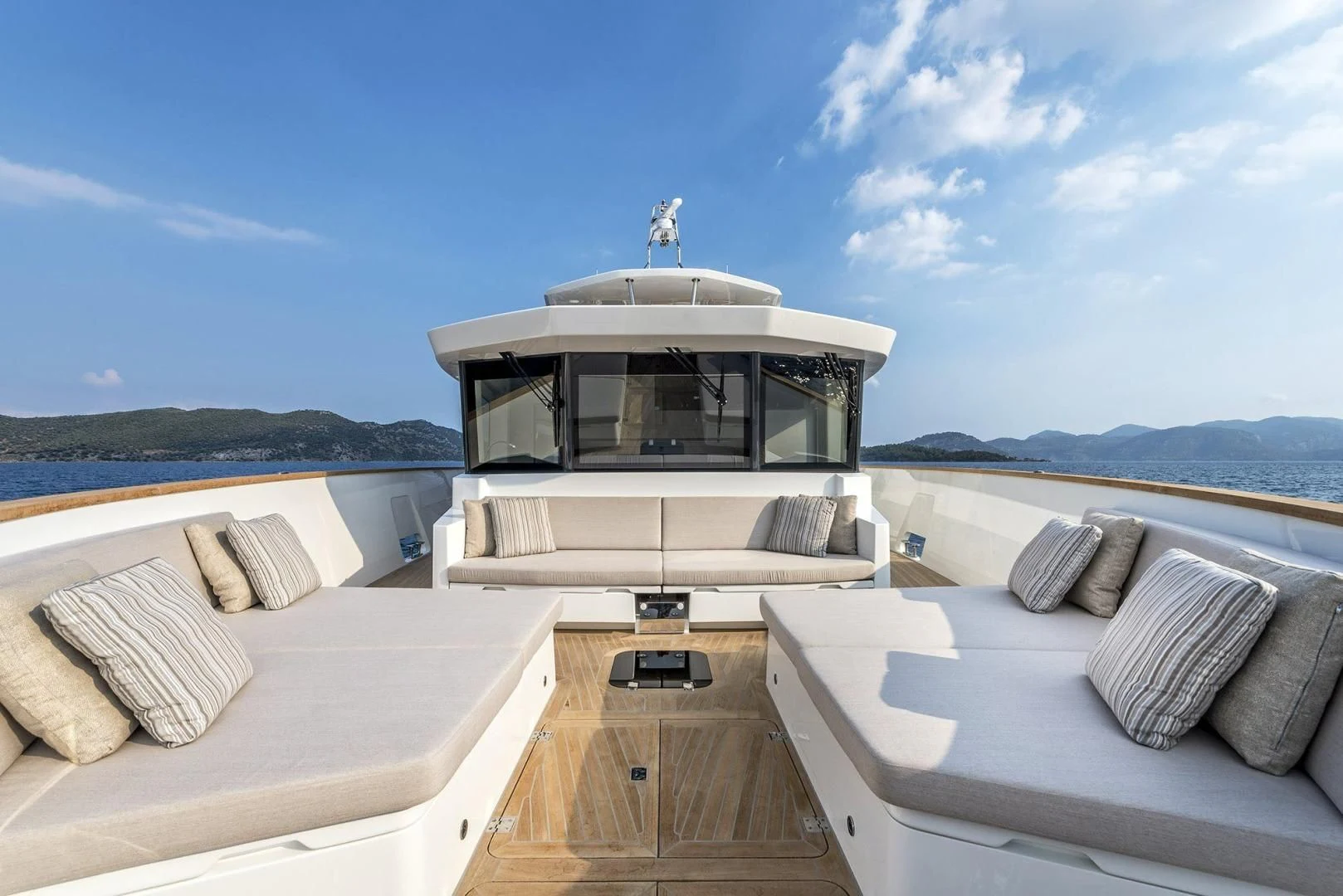 a boat on a boat aboard NUMARINE 22XP/07 Yacht for Sale