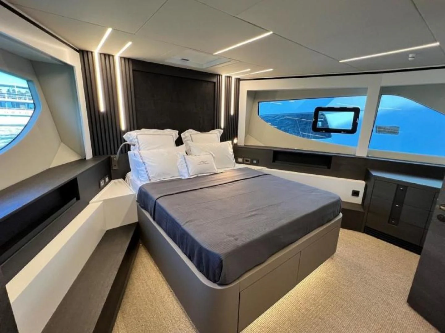 a room with a bed and a tv aboard NUMARINE 22XP/07 Yacht for Sale