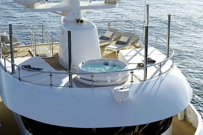a boat with a large white cylinder on the front aboard MASQUENADA Yacht for Sale
