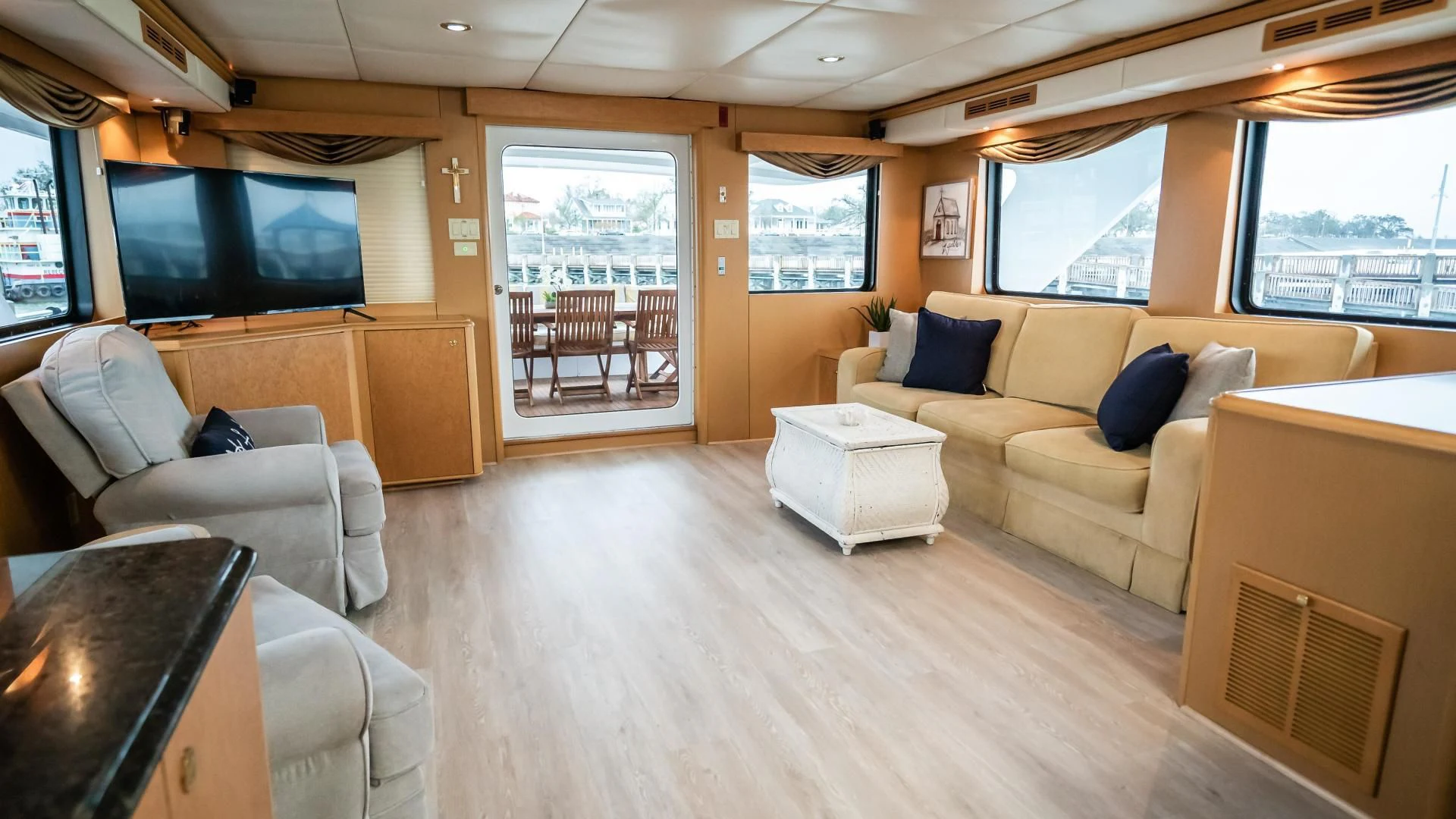 a living room with a couch and a tv aboard BUSINESS TRIP 2 Yacht for Sale