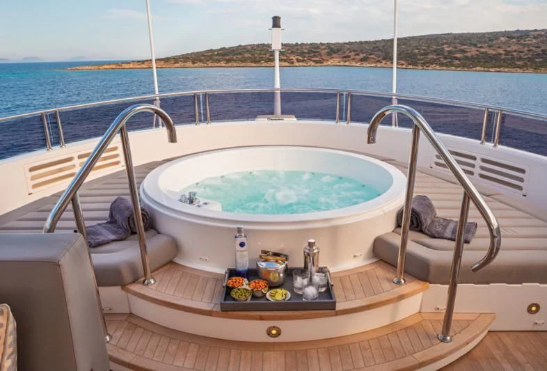 a tub on a boat aboard AQUA LIBRA Yacht for Charter