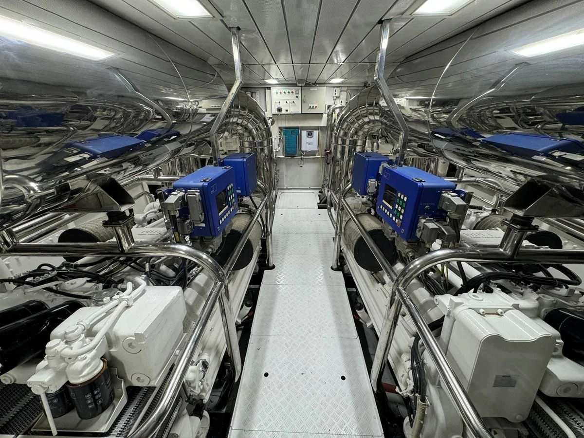a large room with machines aboard AZIMUT 100/32 Yacht for Sale
