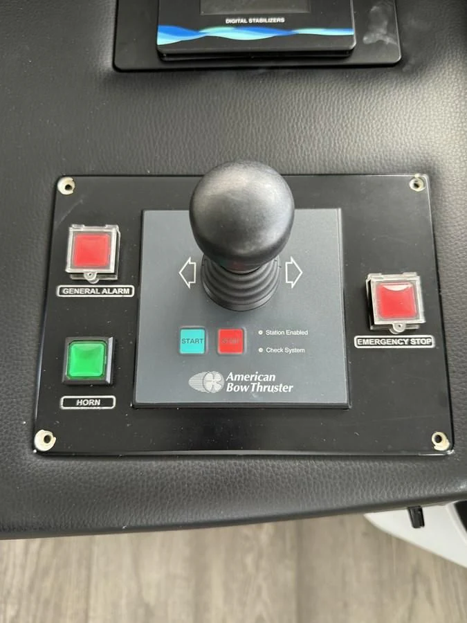 graphical user interface aboard AZIMUT 100/32 Yacht for Sale