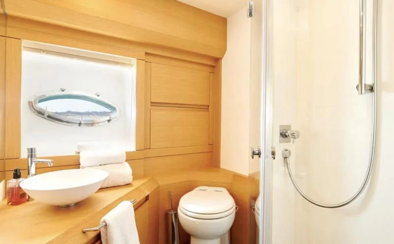 a bathroom with a large fish tank aboard WAHOO Yacht for Sale