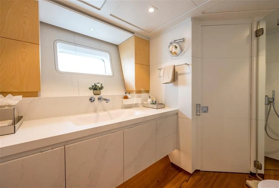 a bathroom with a large bathtub aboard GUILLEMOT Yacht for Sale