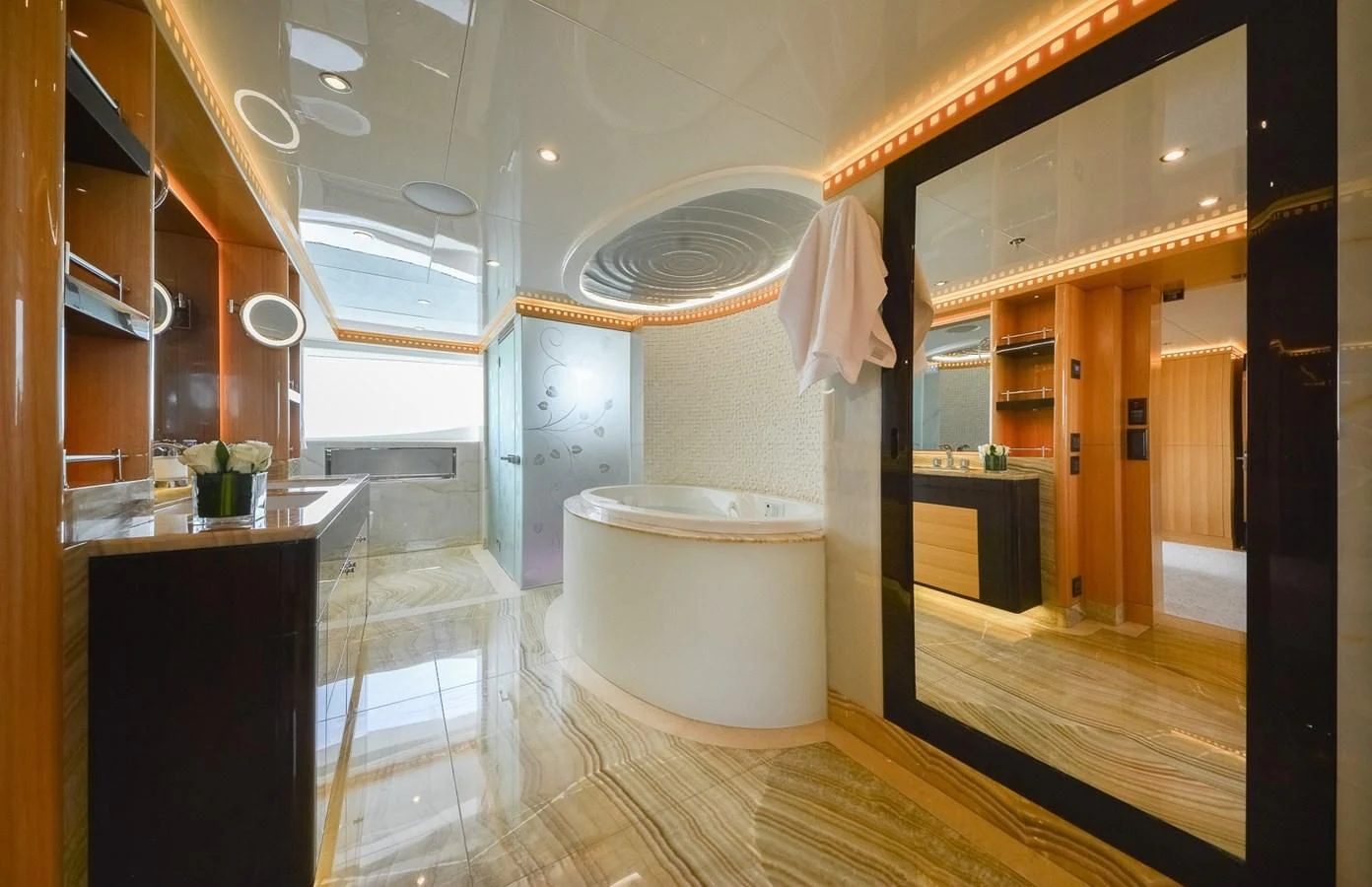 a bathroom with a large tub aboard MAJESTY 155 Yacht for Sale