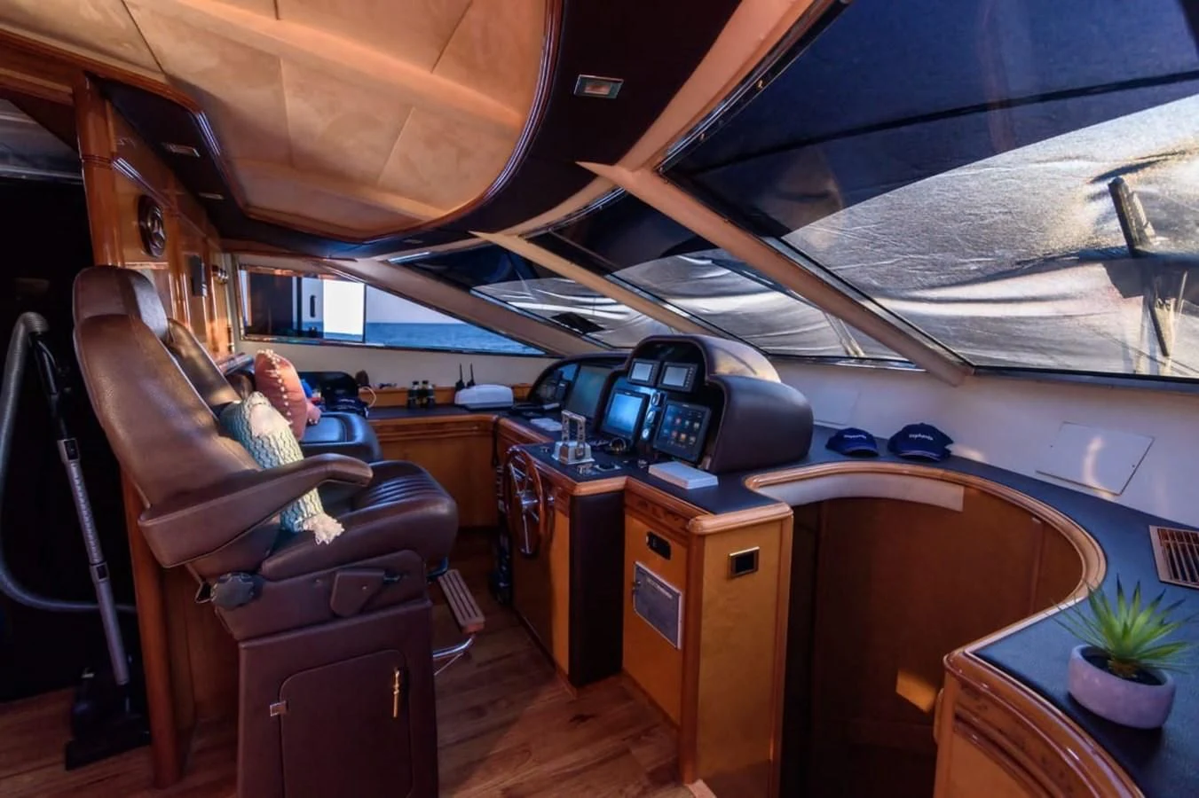 inside of a plane aboard NEPHENTA PRIMERO Yacht for Sale