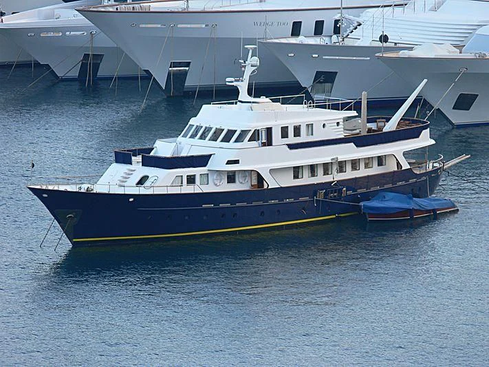 a large boat in the water aboard DAMA DI CUORI Yacht for Sale