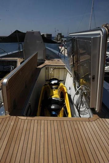 a large machine on a deck aboard FALCO MOSCATA Yacht for Sale
