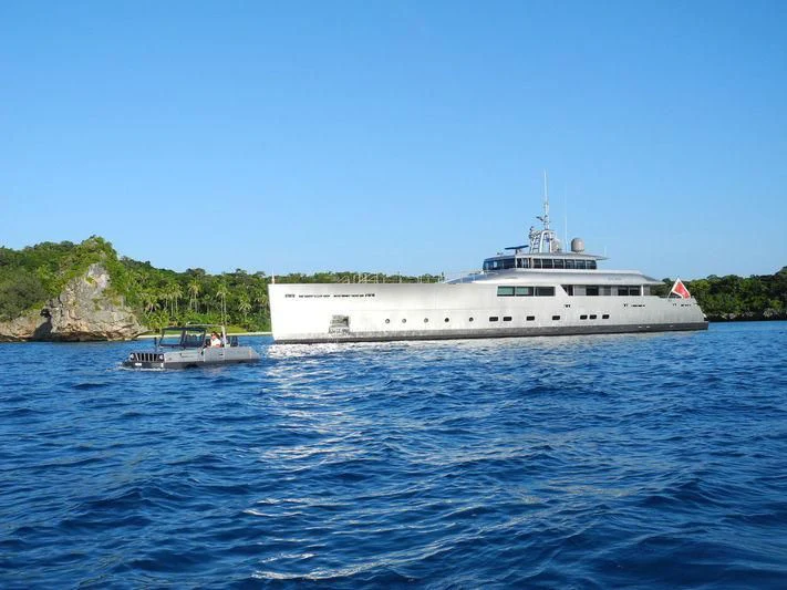 a boat on the water aboard FALCO MOSCATA Yacht for Sale