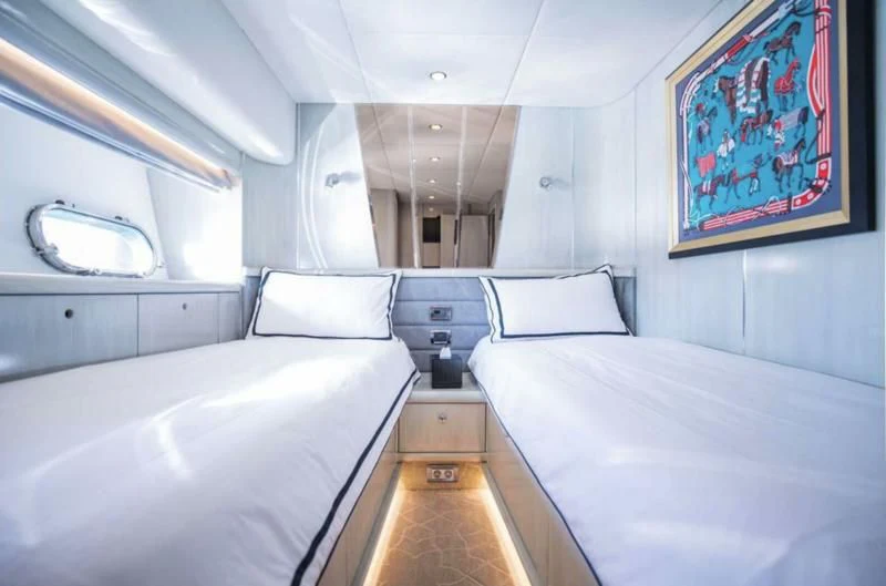 a room with beds and a painting aboard UD30 Yacht for Sale