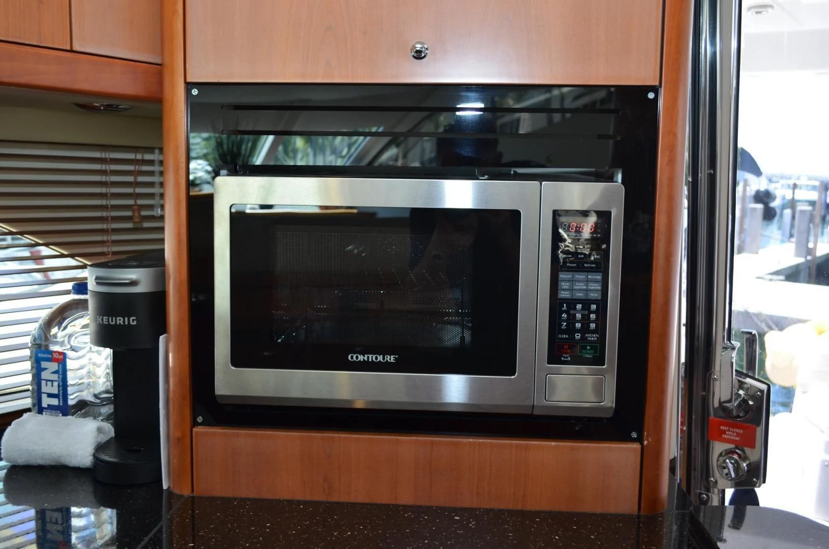 a microwave oven in a kitchen aboard PEARL Yacht for Sale