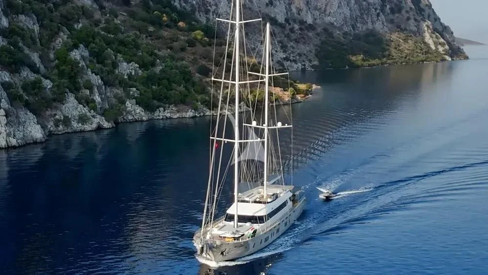 a boat sailing on the sea aboard DE LOVE Yacht for Charter