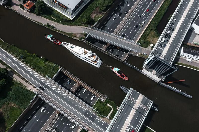 graphical user interface aboard HARLE Yacht for Sale