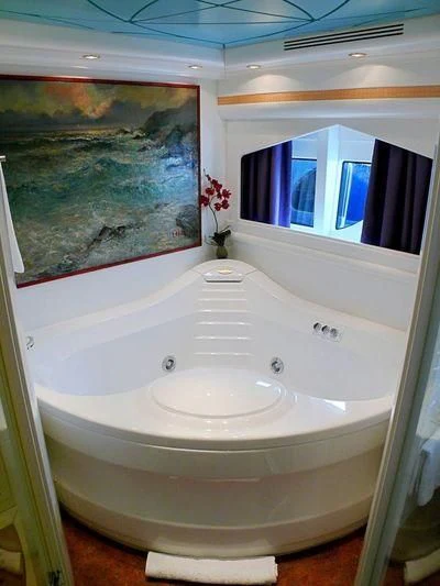 a large white bathtub in a bathroom aboard HAPPY LIFE Yacht for Sale