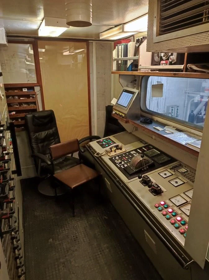 a room with a computer and a chair aboard TE STREEP Yacht for Sale