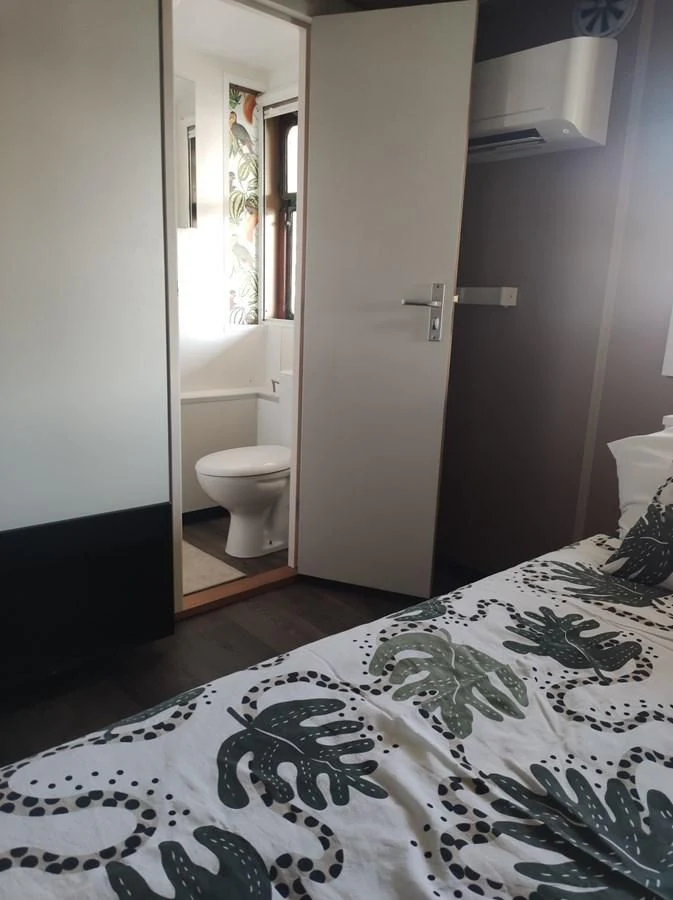 a bathroom with a rug aboard TE STREEP Yacht for Sale