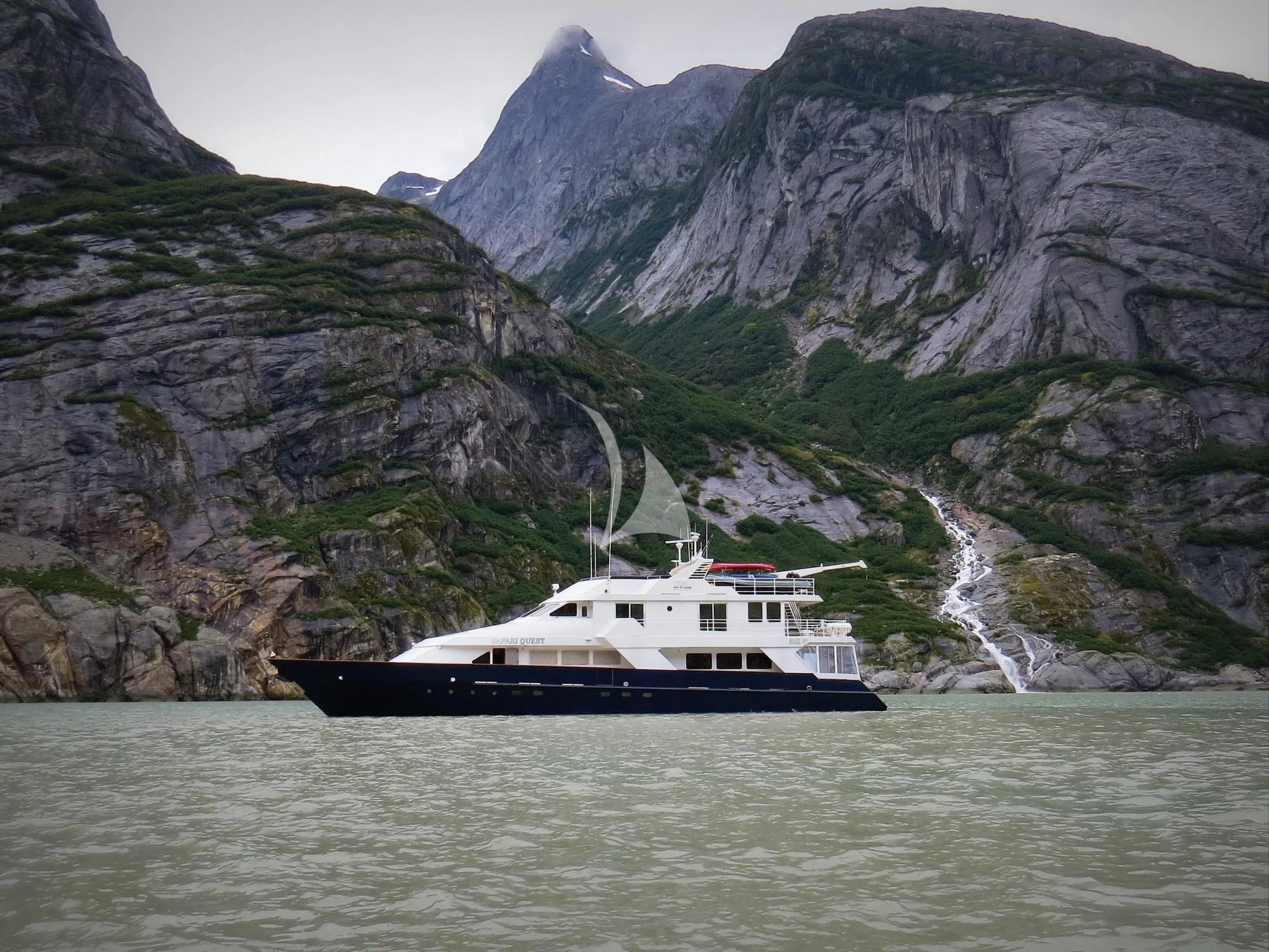 a boat in the water aboard SAFARI QUEST Yacht for Sale