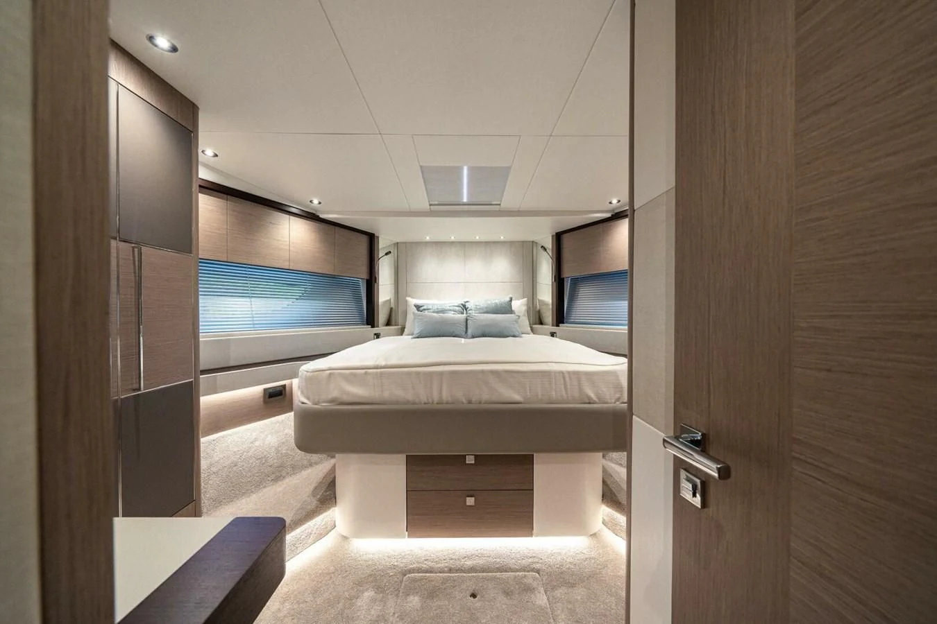 a room with a bed and a television aboard 76 YACHT Yacht for Sale