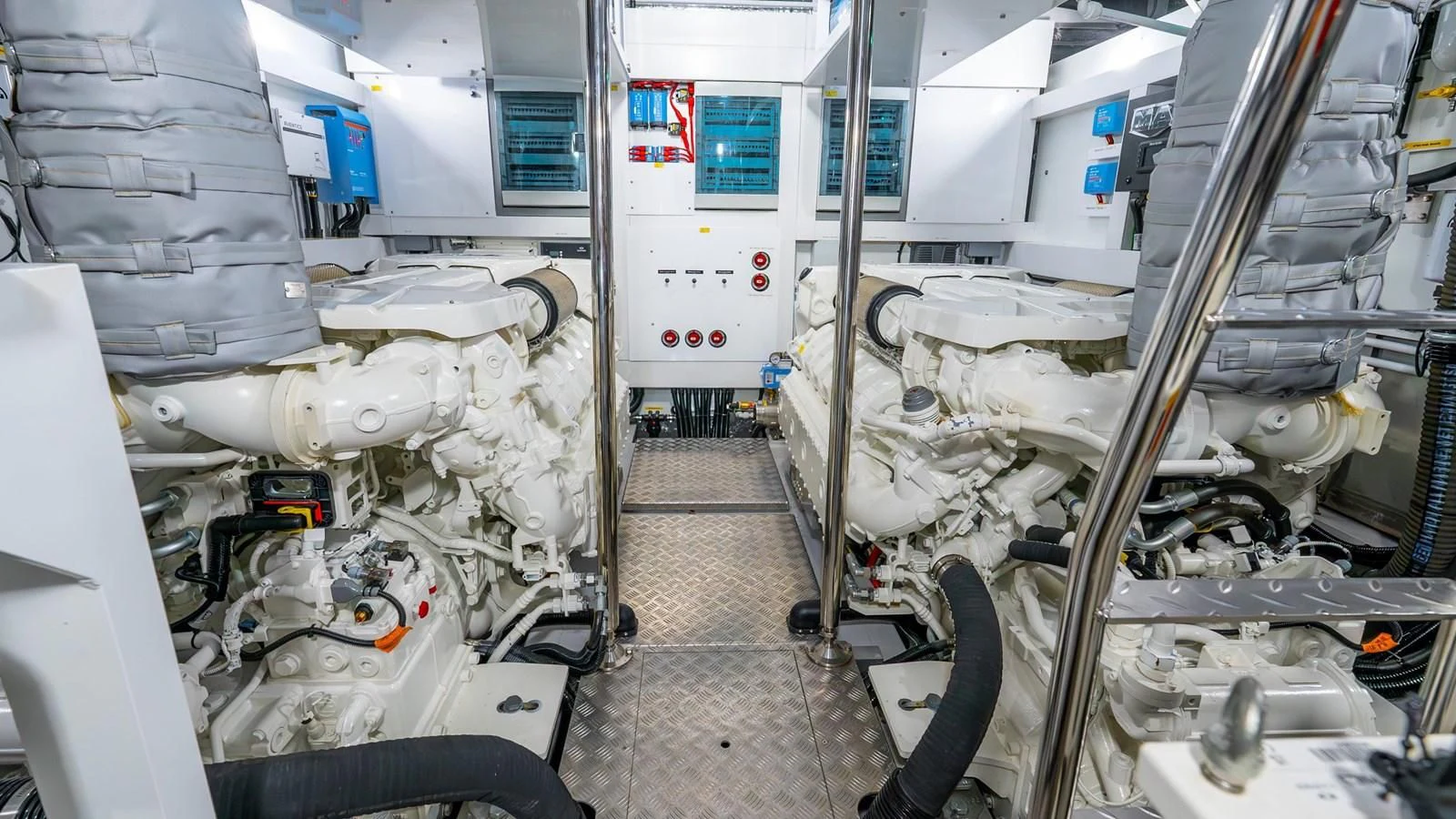 a room with machinery aboard 76 YACHT Yacht for Sale
